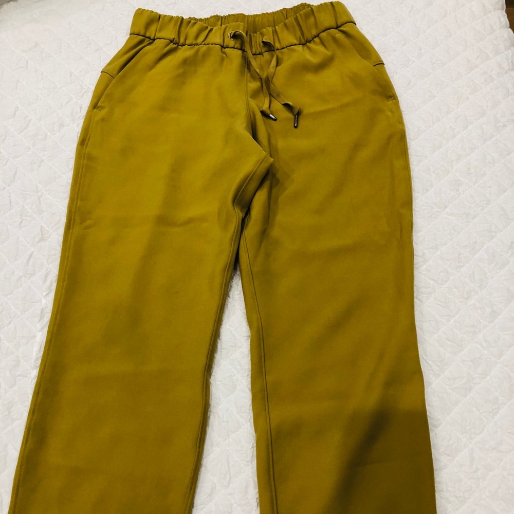 Lululemon jet crop in size 6